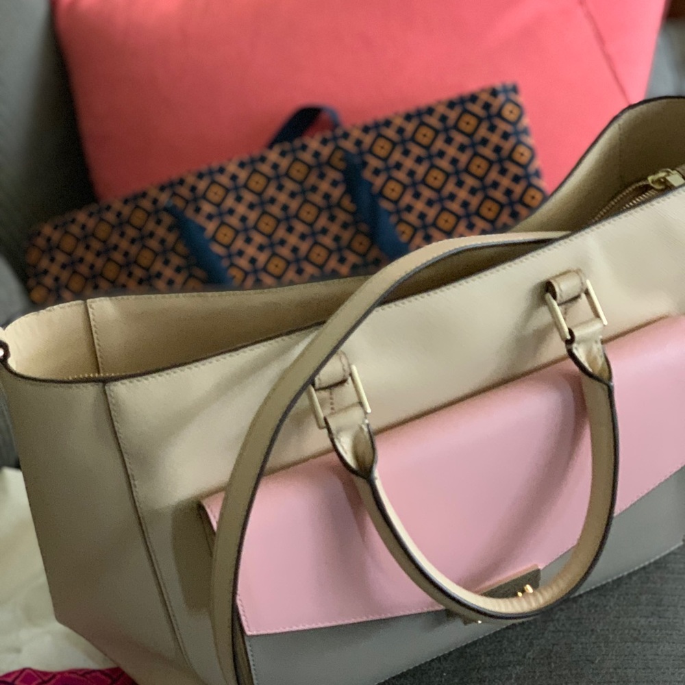 15 in long, 91/2 in tall and 61/2w, 39 inch strap